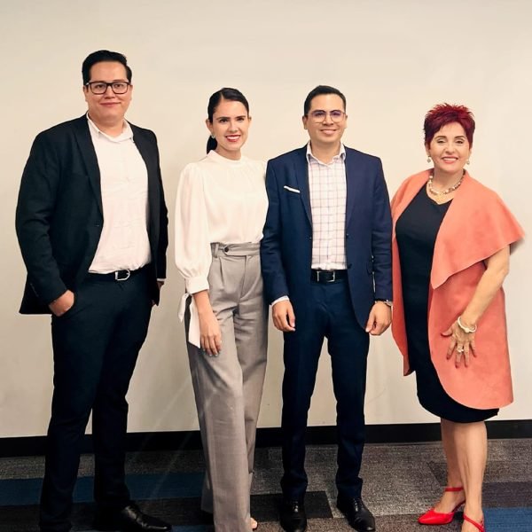 Equipo de Legado Empresa y Familia, Maythe, Liz, Héctor, Manuel.